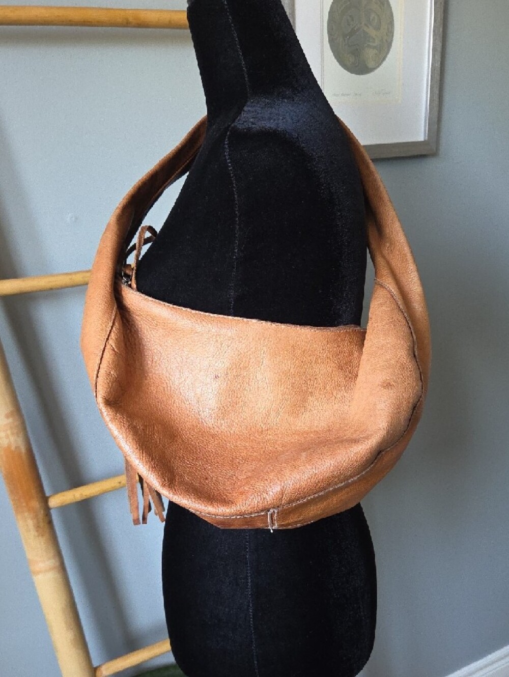 HELEN Express Sling/Hobo Bag - Picture 5 of 9